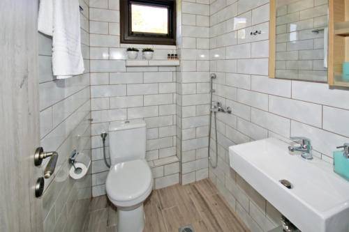 Bathroom_1, Acrothea-Apartments, Ormos Panagias