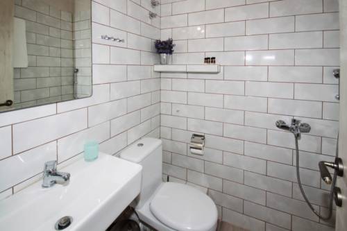 Bathroom_4, Acrothea-Apartments, Ormos Panagias